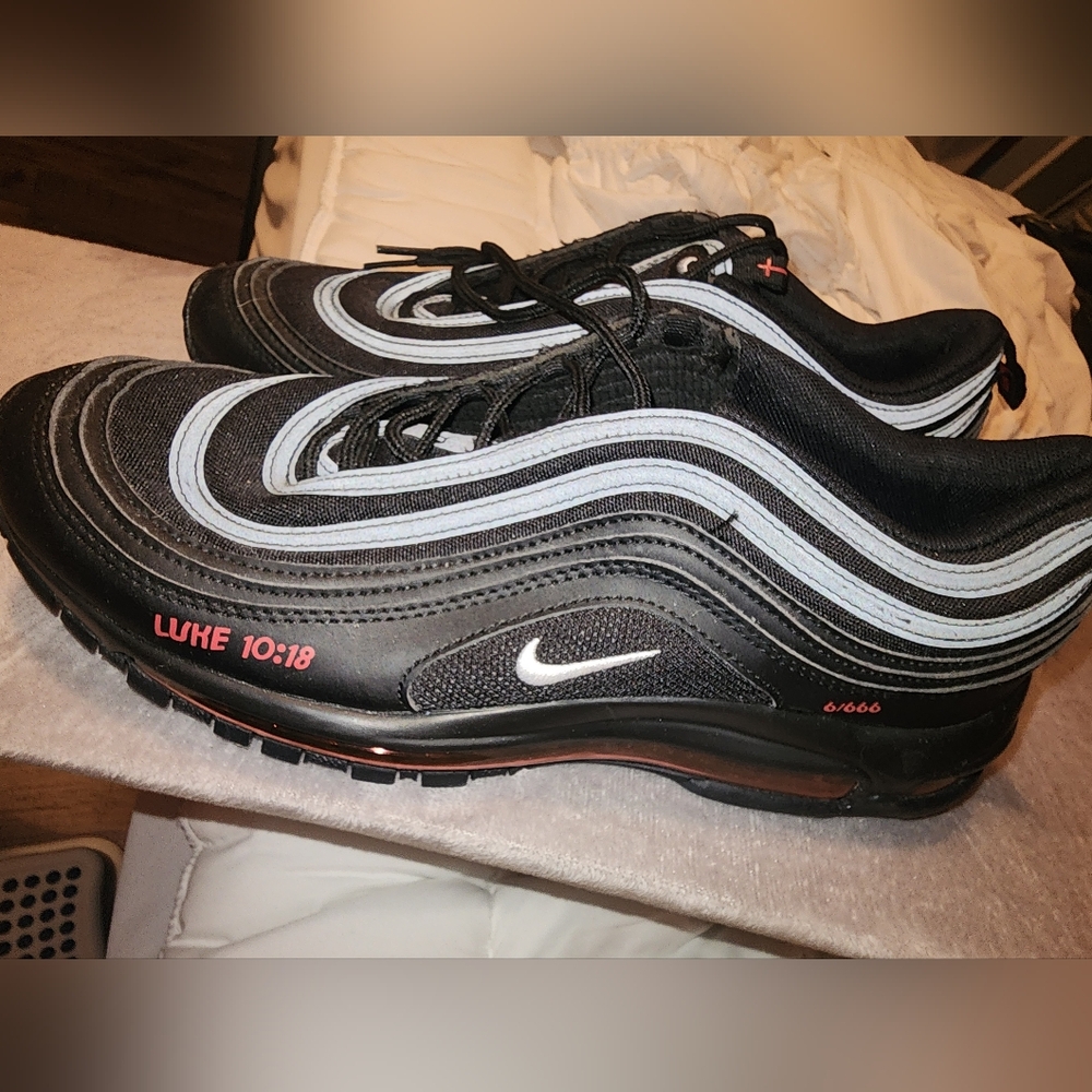 Nike Men's Black Sneakers - Picture 2 of 4